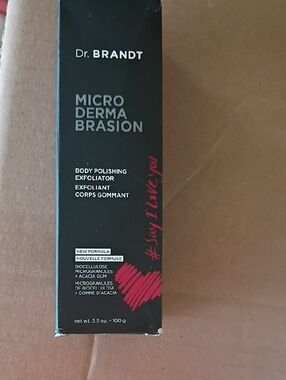 Dr. Brandt Microdermabrasion Body Polishing Exfoliator - Black with Pink Accent